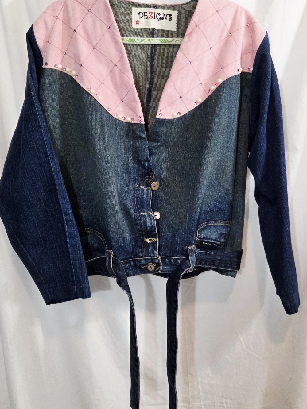 Vintage DEZIGNS Western Denim Jacket Pink Suede Yoke Rhinestone Pearl Belt M